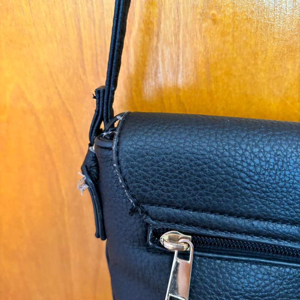 London Fog Black Shoulder Bag 9"x7"x2.5"‎ - Picture 7 of 16